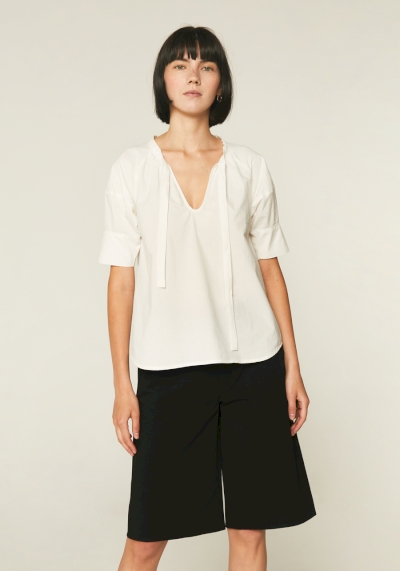 Blusa blanca escote V