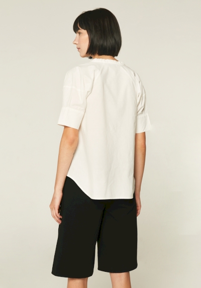 Blusa blanca escote V