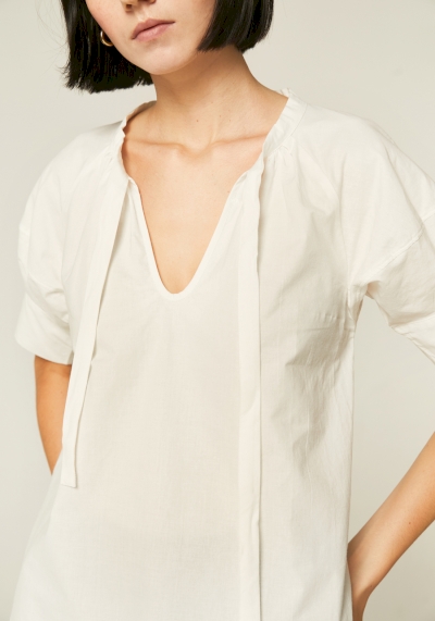 Blusa blanca escote V