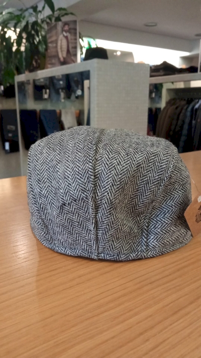 Visera de hombre gris espiga