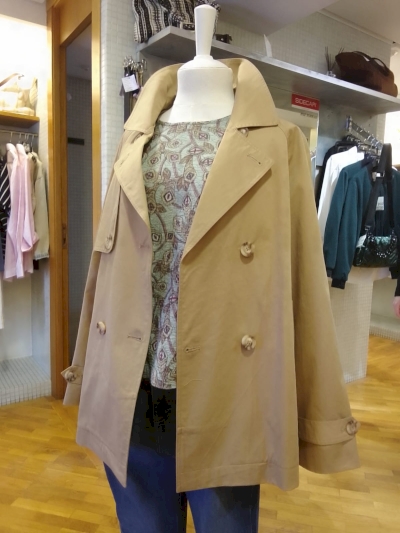 Gabardina corta camel