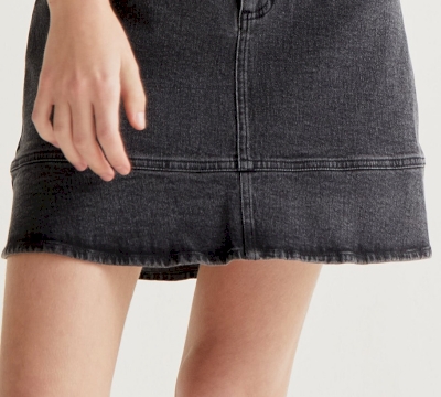 Falda jeans negra