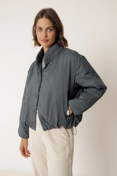 Cazadora acolchada gris