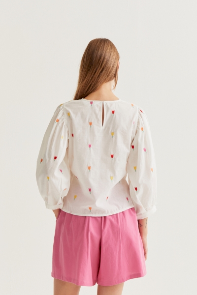 Blusa tulipanes bordados 
