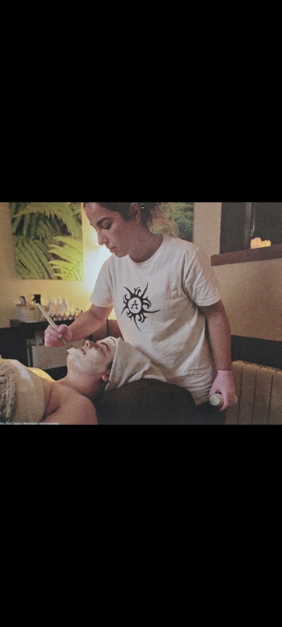 - Tratamiento facial personalizado 24K ORO. CHEQUE REGALO.